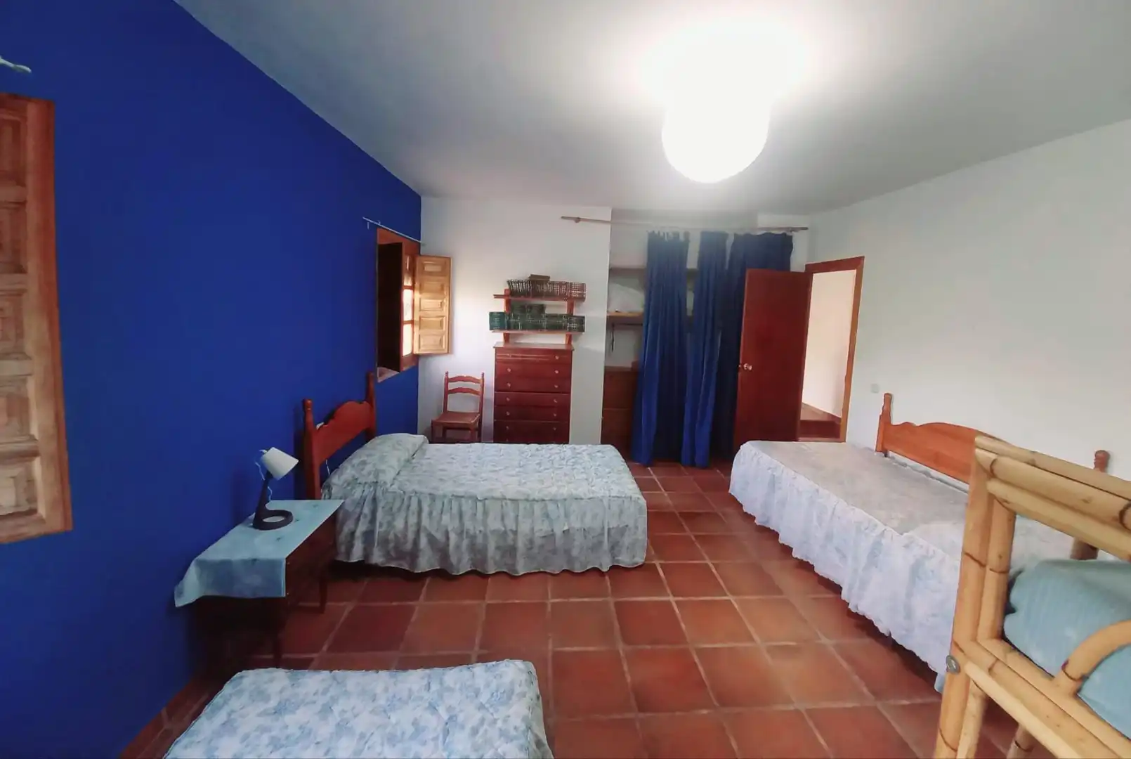 Habitación de Casa adosada en venta en Comares con Terraza, Trastero y Amueblado