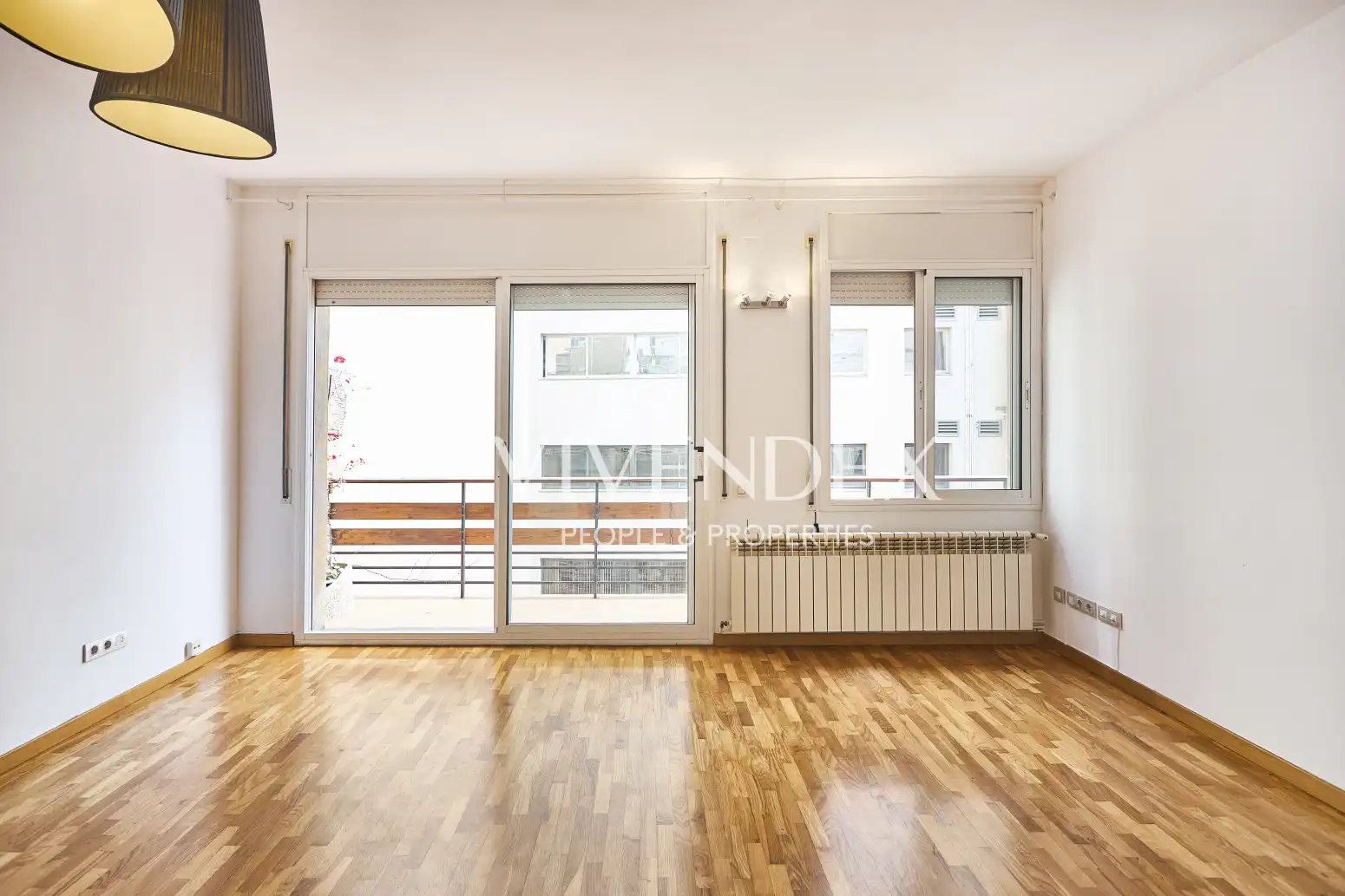 Exterior view of Flat for sale in Barcelona  with Heating, Parquet flooring and Balcony