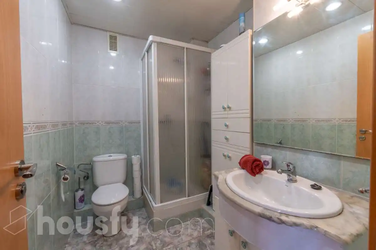 Bathroom of Flat for sale in Vilanova i la Geltrú  with Air Conditioner and Balcony