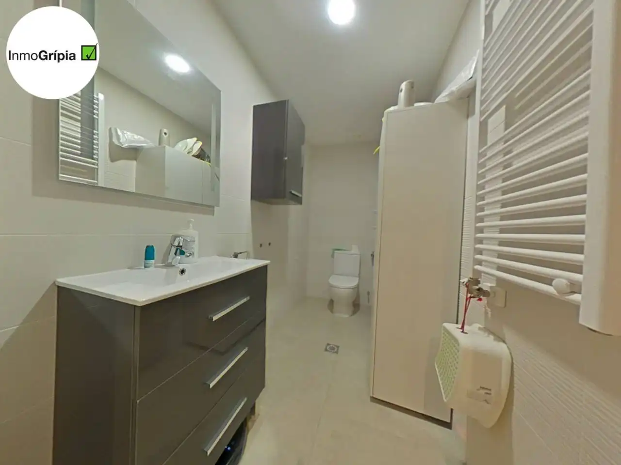 Bathroom of Houses for sale in Terrassa  with Air Conditioner, Heating and Terrace