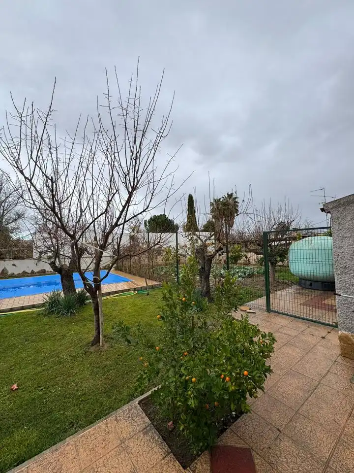 Jardí de Casa o xalet en venda en Cadrete amb Aire condicionat, Calefacció i Jardí privat