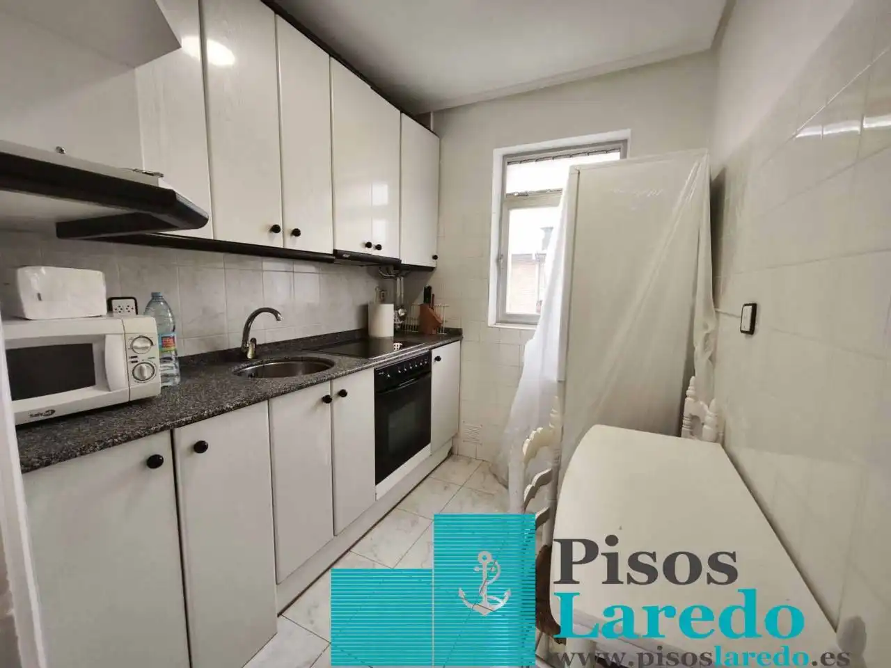 Cocina de Piso en venta en Laredo con Calefacción, Parquet y Terraza