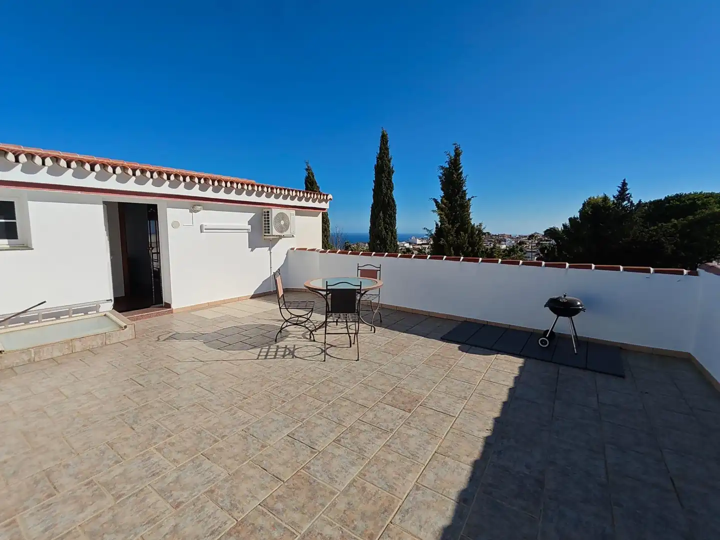 Dachboden zur Miete in Avenida Avenida Juan Luis Peralta, Rancho Domingo - La Hacienda