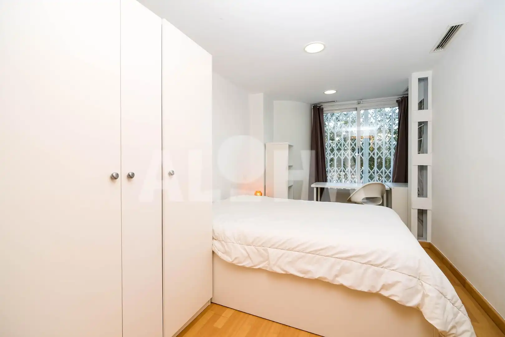 Dormitori de Apartament de lloguer en Valencia amb Aire condicionat, Calefacció i Moblat
