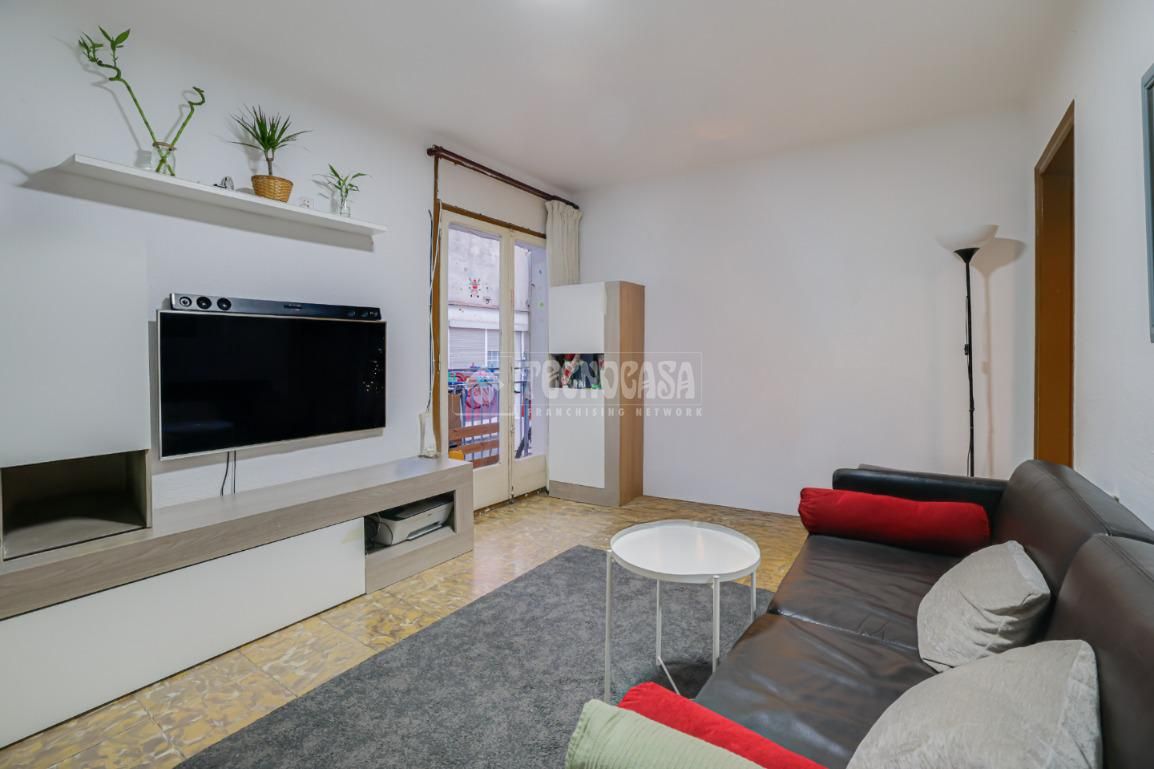 Living room of Flat for sale in  Barcelona Capital  with Balcony
