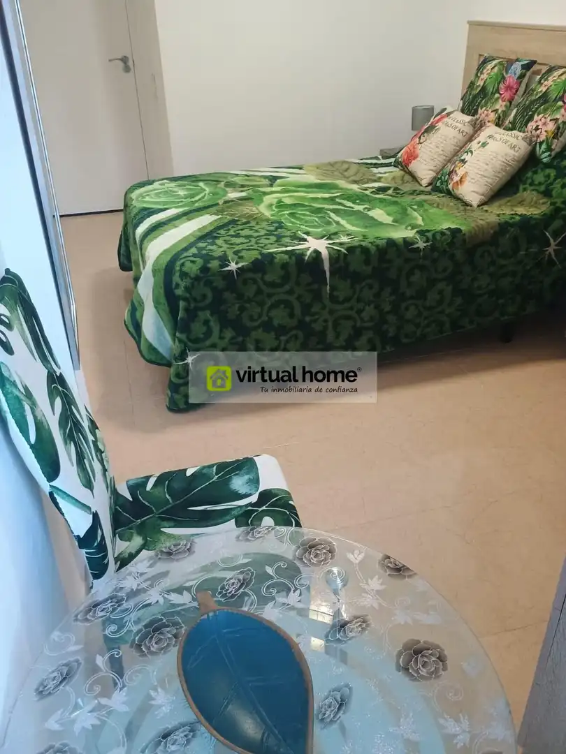 Dormitori de Apartament en venda en Benidorm amb Aire condicionat i Piscina comunitària