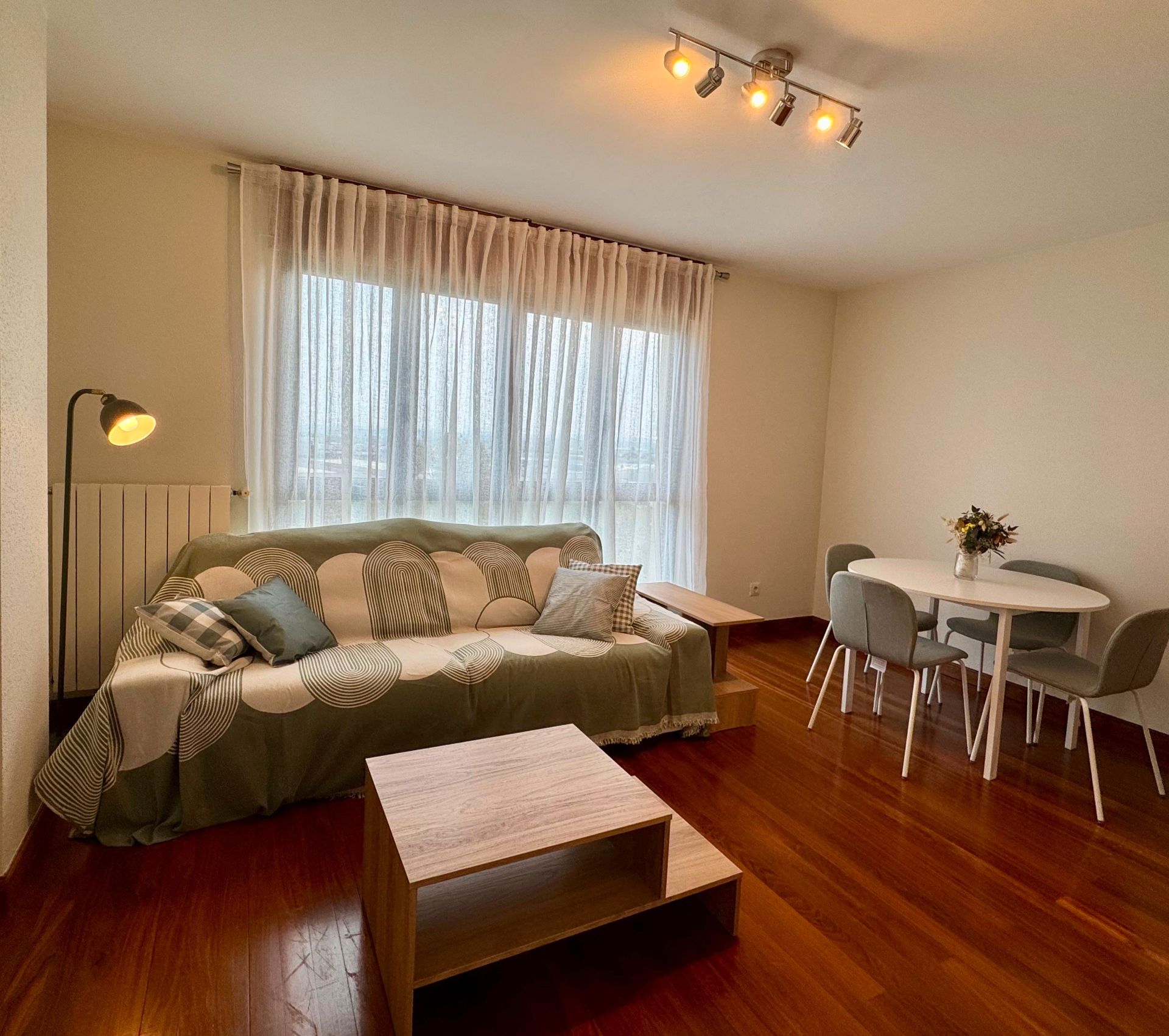 Sala de estar de Piso de alquiler en Camargo con Calefacción, Parquet y Trastero