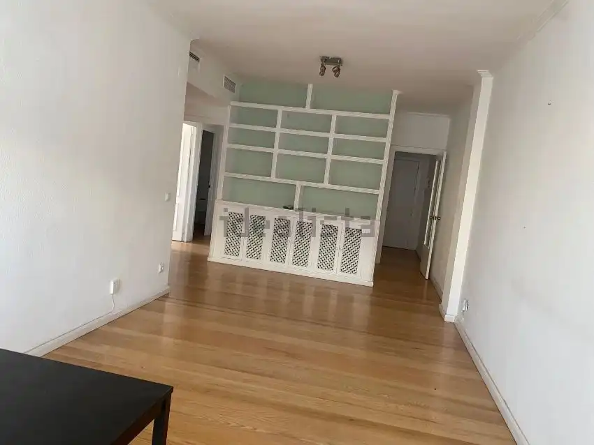 Außenansicht von Wohnung zur Miete in Sevilla mit Klimaanlage, Terrasse und Balkon