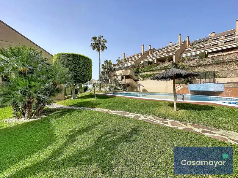 Jardí de Casa adosada en venda en Alicante / Alacant amb Aire condicionat, Calefacció i Jardí privat