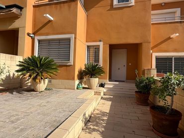 Casa a schiera con balcone in affitto a Monforte del Cid