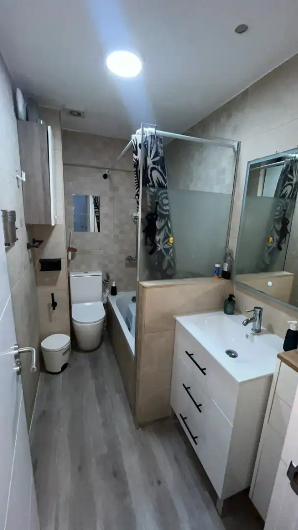 Bathroom of Flat for sale in Málaga  with Air Conditioner and Heating