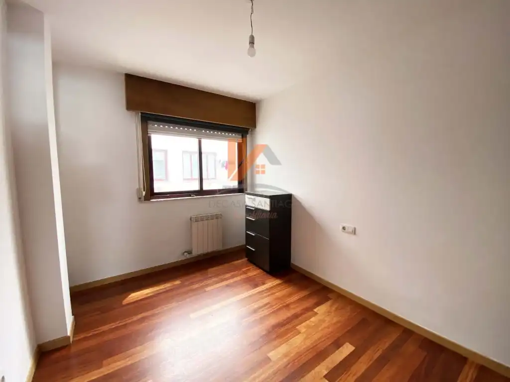 Schlafzimmer von Wohnung zum Verkauf in Ames mit Ofen