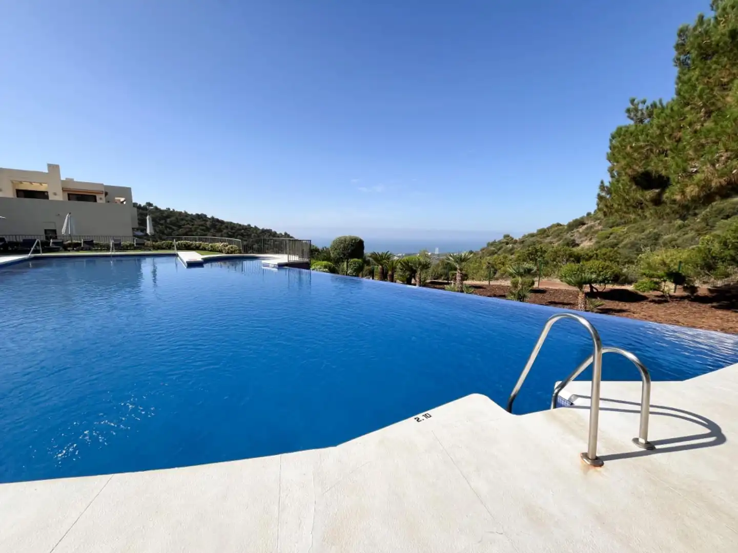 Piscina de Apartament en venda en Marbella amb Aire condicionat, Terrassa i Piscina comunitària