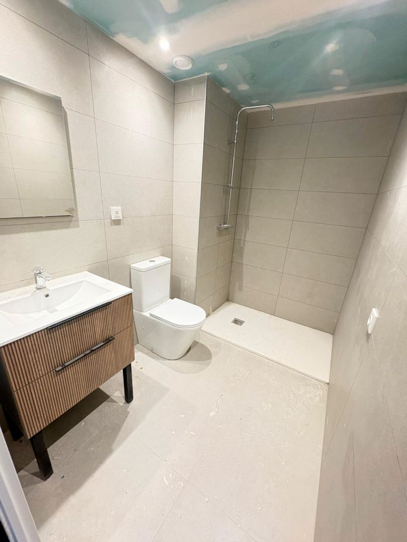 Baño de Planta baja en venta en Rubí con Aire acondicionado, Calefacción y Terraza