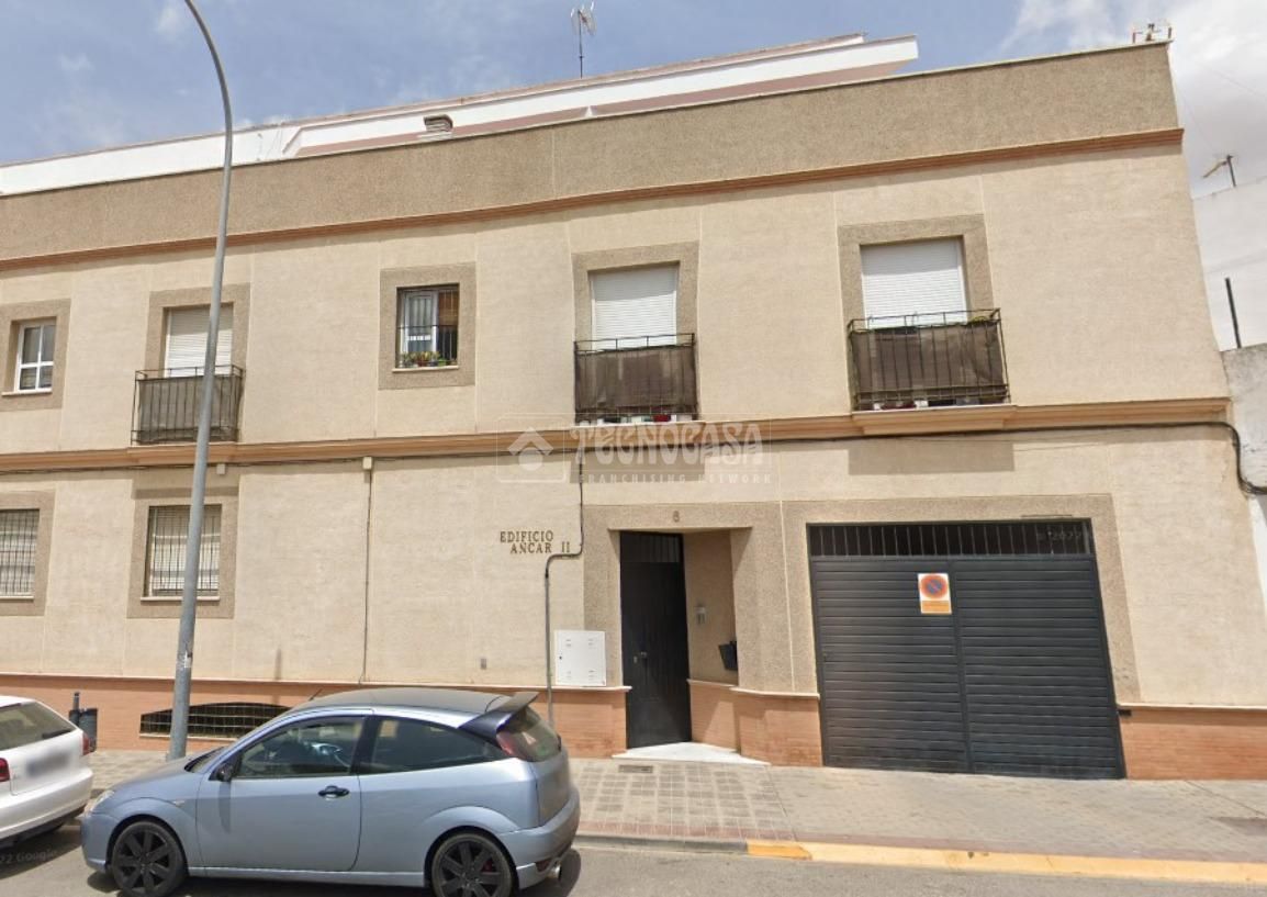Vista exterior de Pis en venda en Dos Hermanas