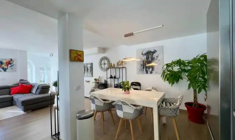 Menjador de Casa adosada en venda en Orihuela amb Aire condicionat, Jardí privat i Terrassa