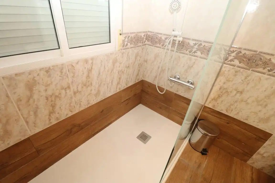 Baño de Casa o chalet de alquiler en Guaro con Jardín privado, Terraza y Trastero