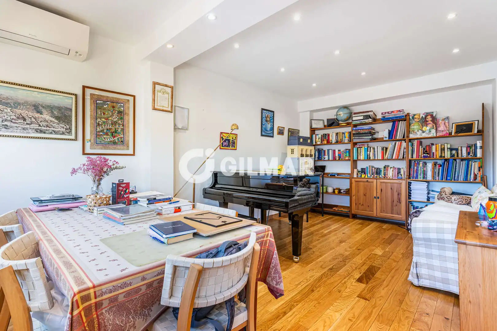 Sala de estar de Casa adosada en venta en Monte Rozas