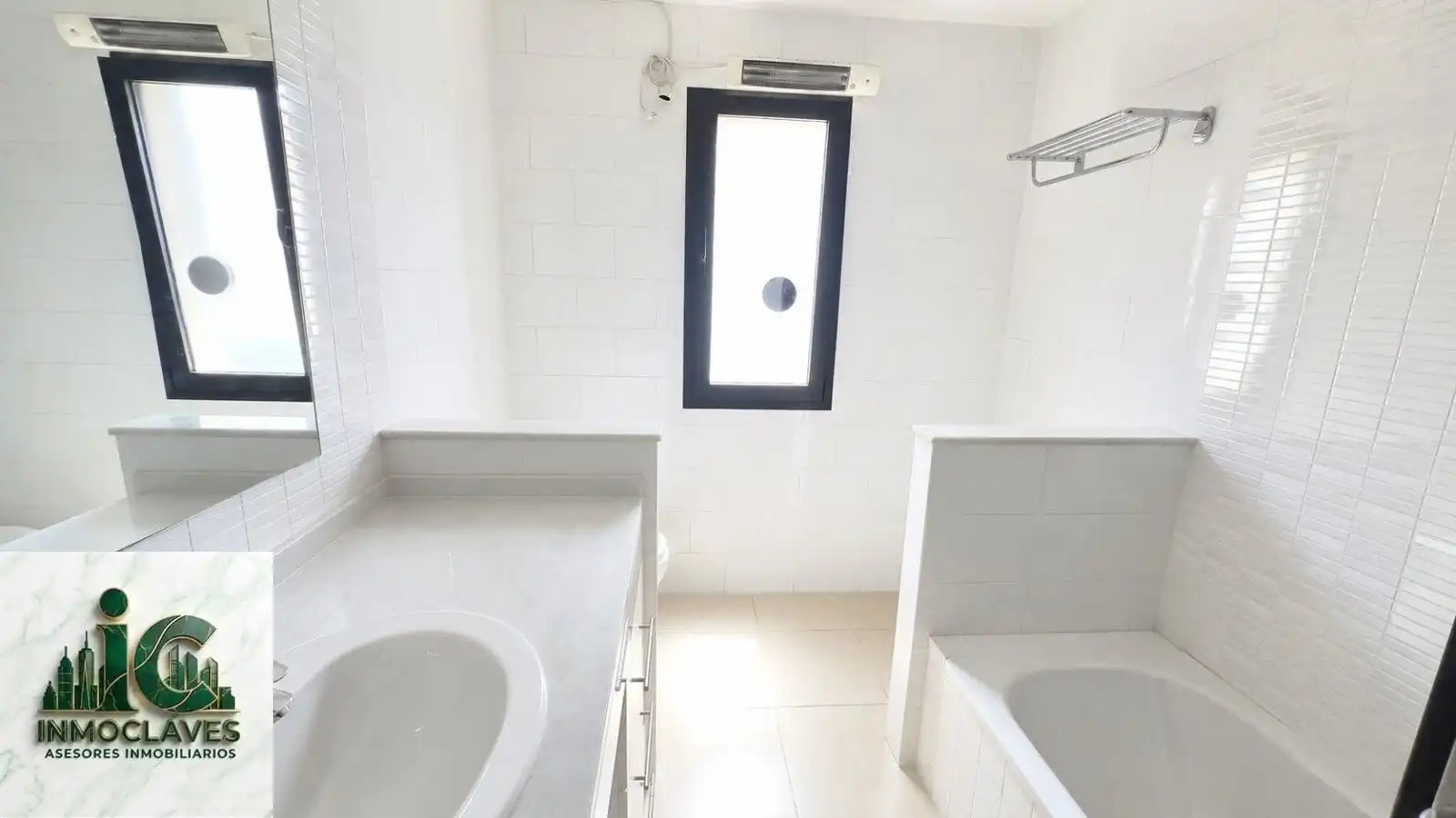 Bathroom of Detached homes for sale in Algeciras  with Air Conditioner, Heating and Private garden