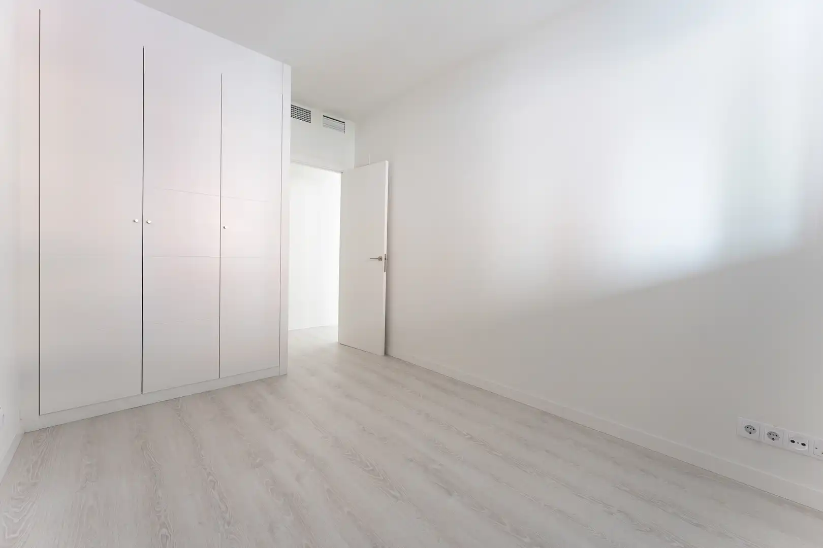 Bedroom of Flat for sale in Málaga  with Parquet flooring, Terrace and Storage room