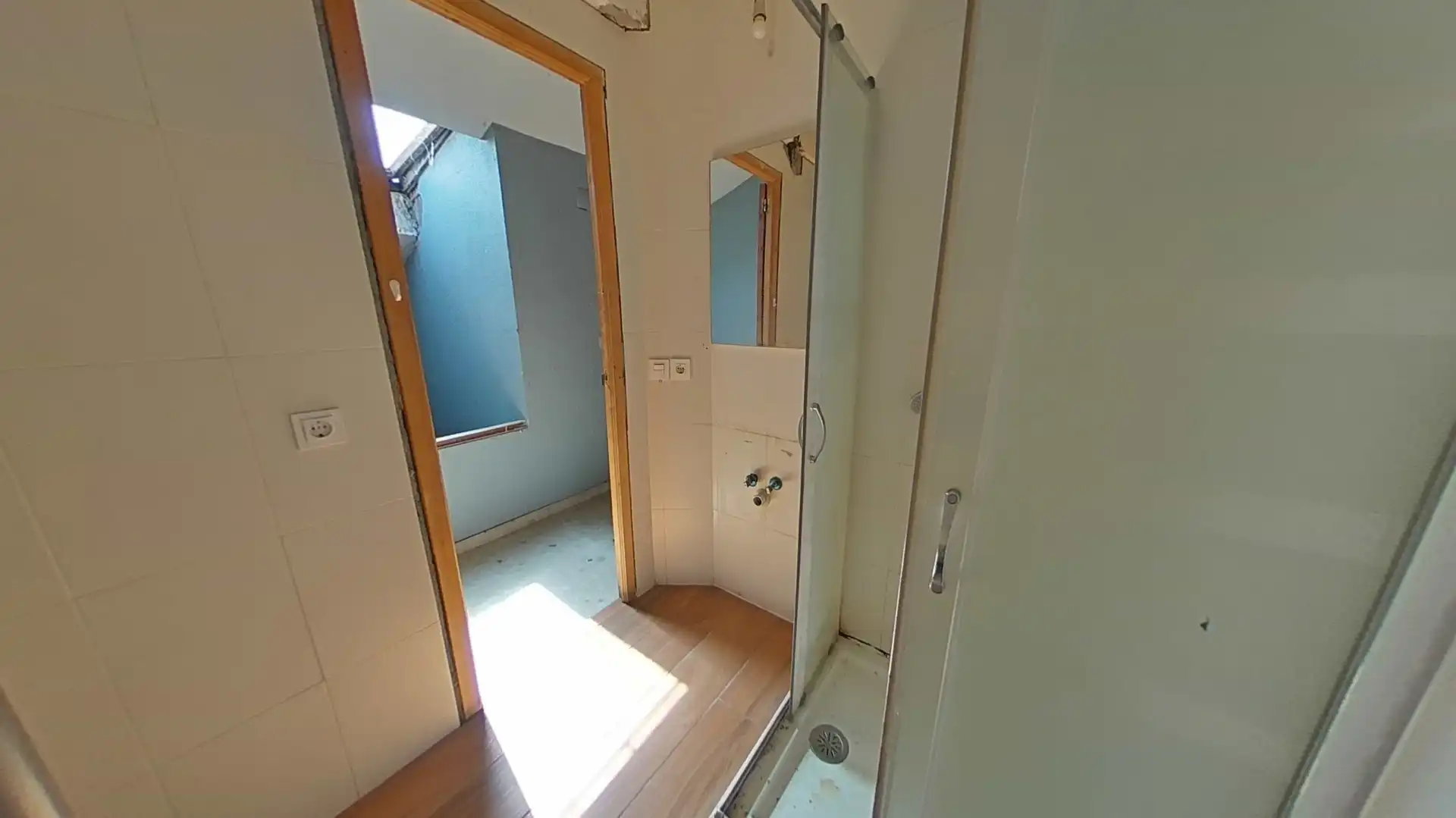 Bathroom of Houses for sale in Castrillo de la Vega, Burgos