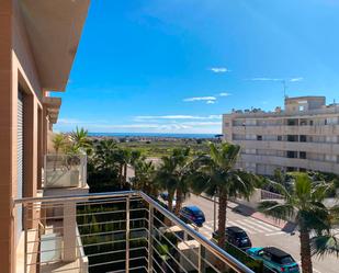Vista exterior de Apartament en venda en Orihuela amb Aire condicionat, Piscina i Moblat