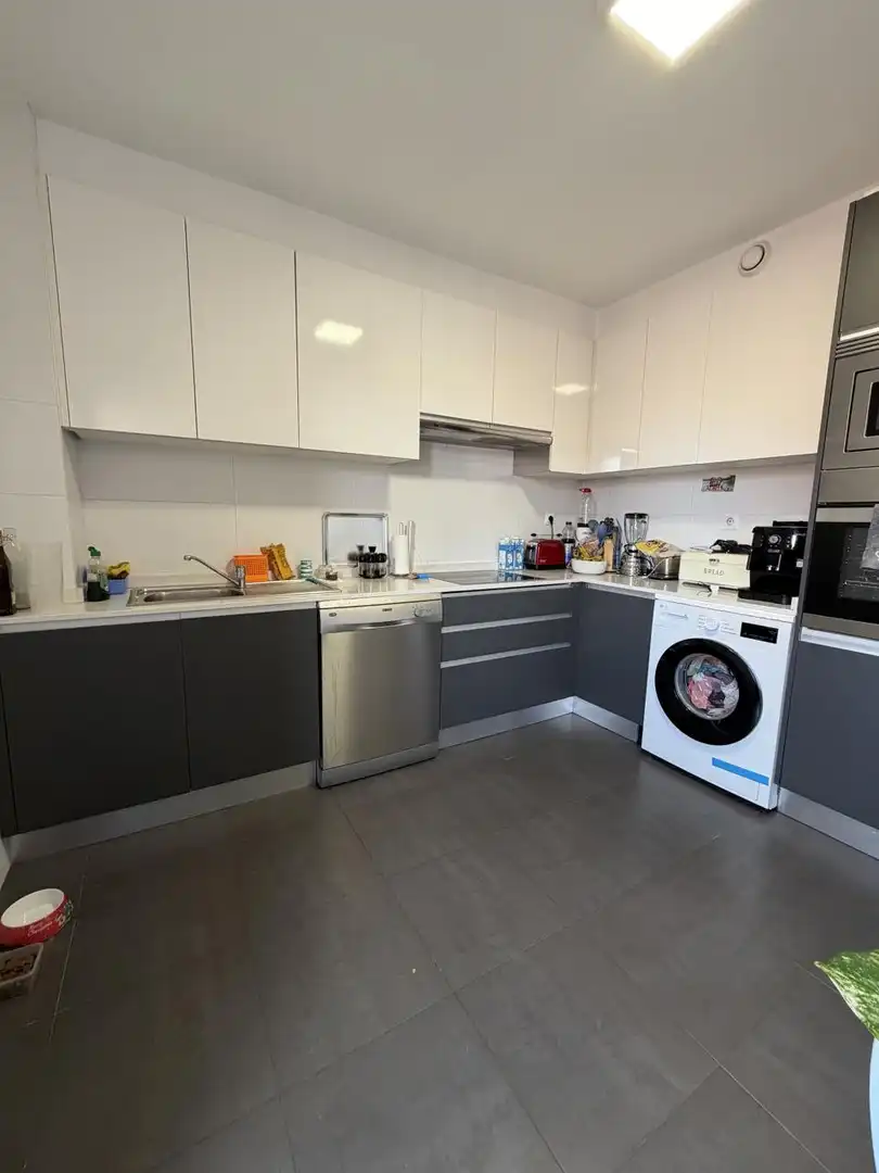 Cuina de Àtic de lloguer en  Madrid Capital amb Aire condicionat, Calefacció i Terrassa