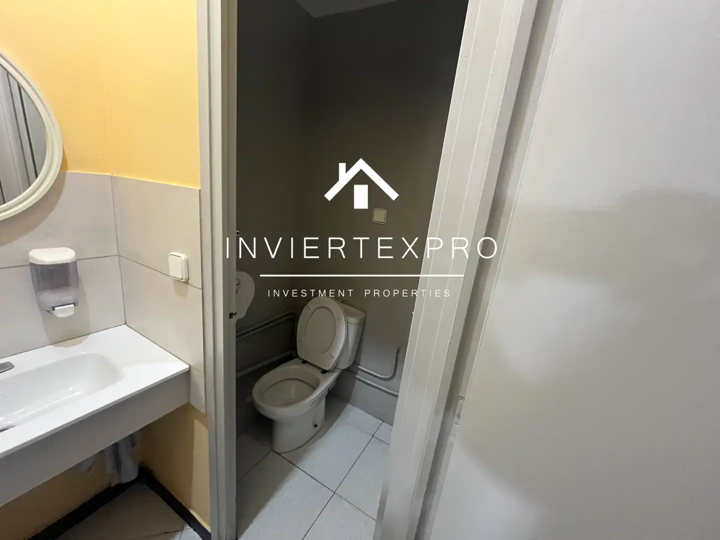 Business premises for transfer in Carrer dels Marquesos de Barberà, imagen 19