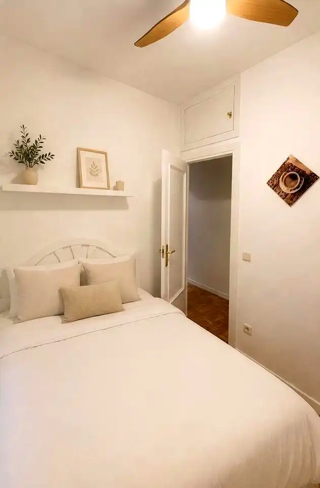 Bedroom of Flat for rent in Madrid  with Air Conditioner, Heating and Terrace