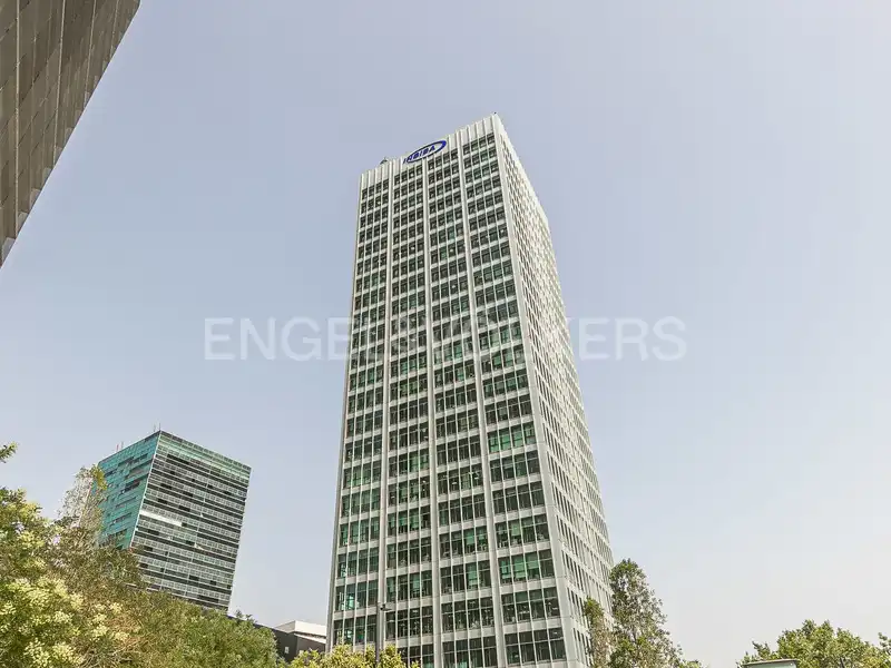 Vista exterior de Oficina de lloguer en L'Hospitalet de Llobregat amb Aire condicionat