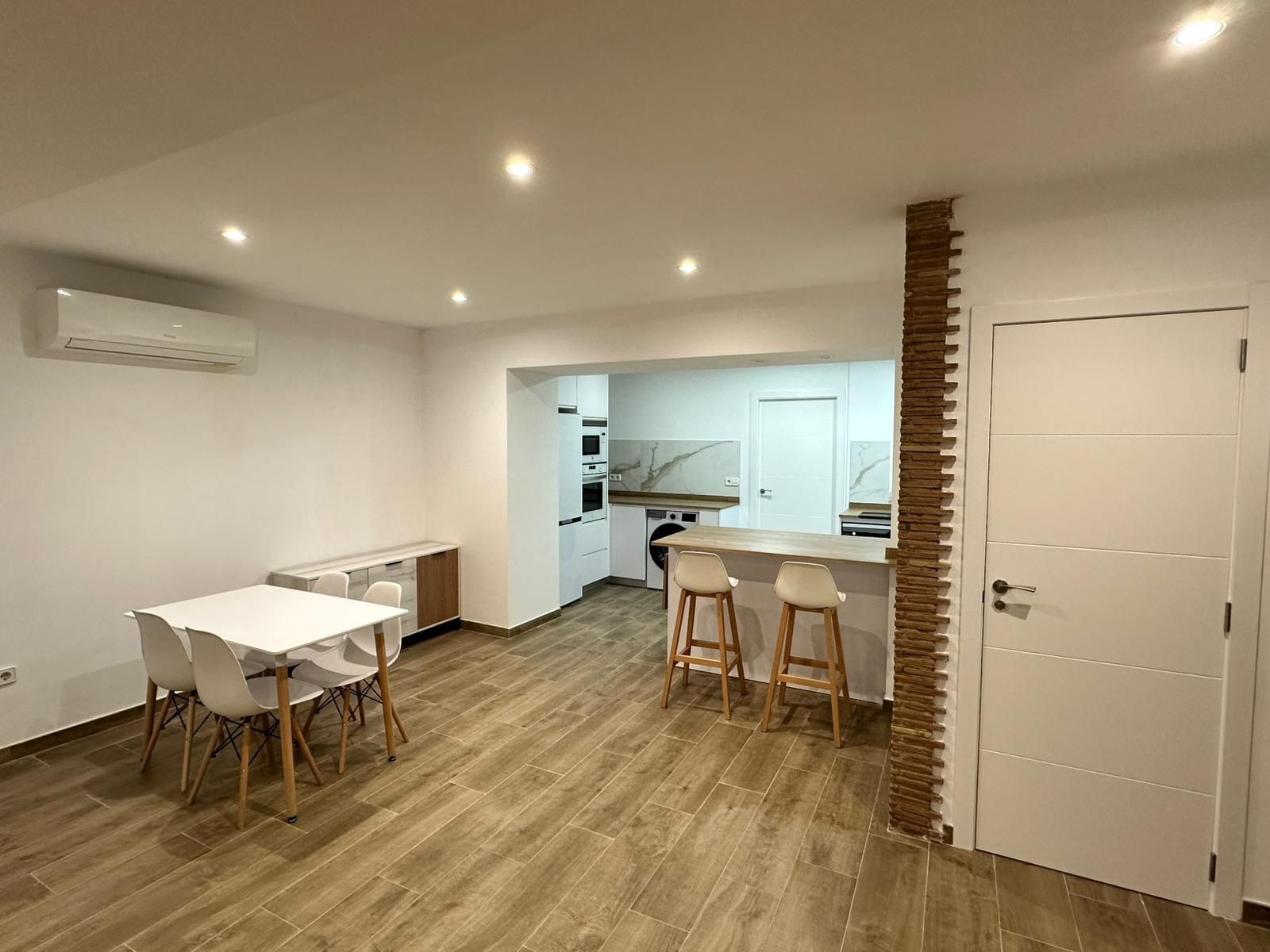 Cuina de Apartament de lloguer en Dénia amb Aire condicionat, Calefacció i Moblat