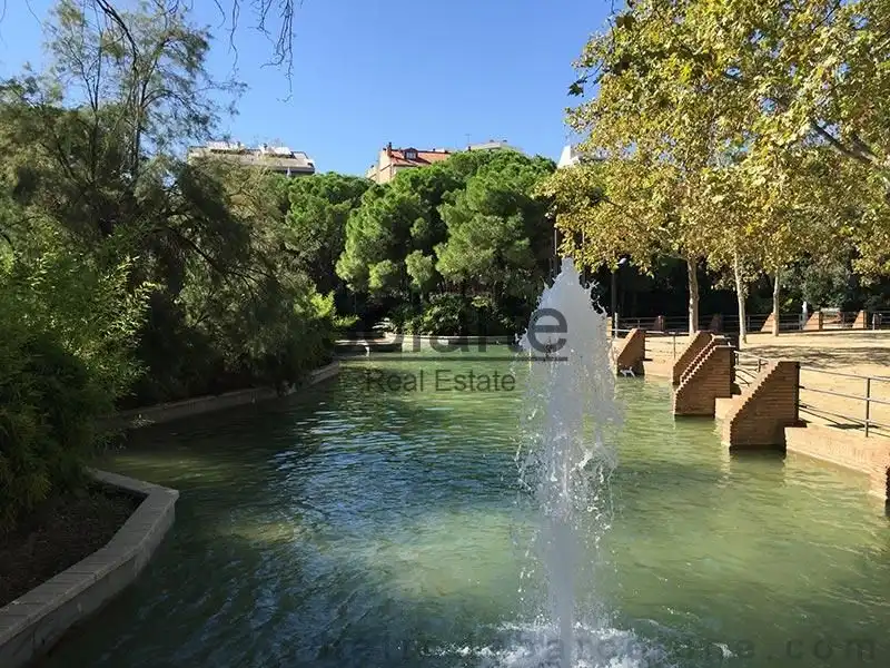 Vista exterior de Pis en venda en L'Hospitalet de Llobregat