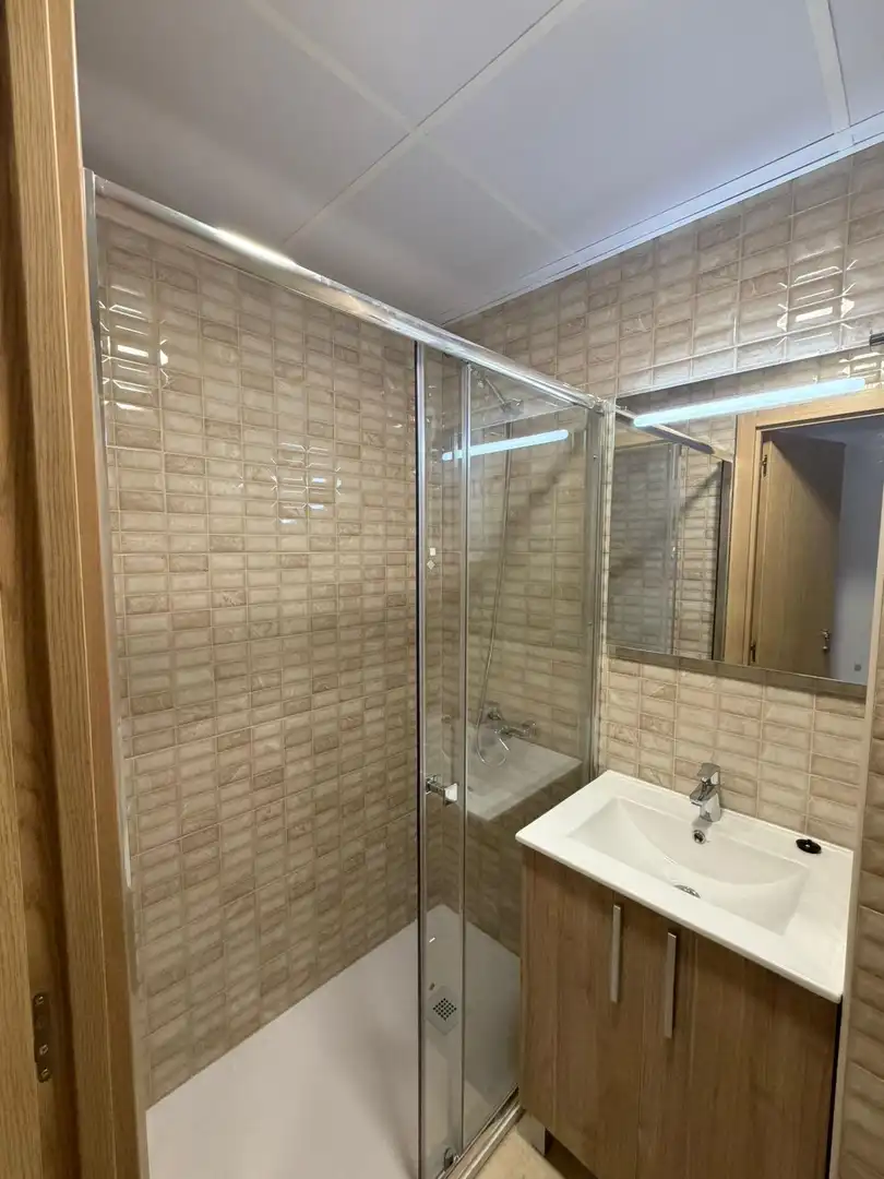 Badezimmer von Wohnung zur Miete in Alicante / Alacant mit Balkon