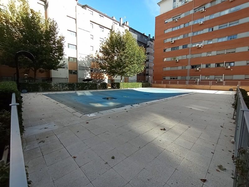 Swimming pool of Duplex for sale in Alcorcón  with Terrace and Storage room