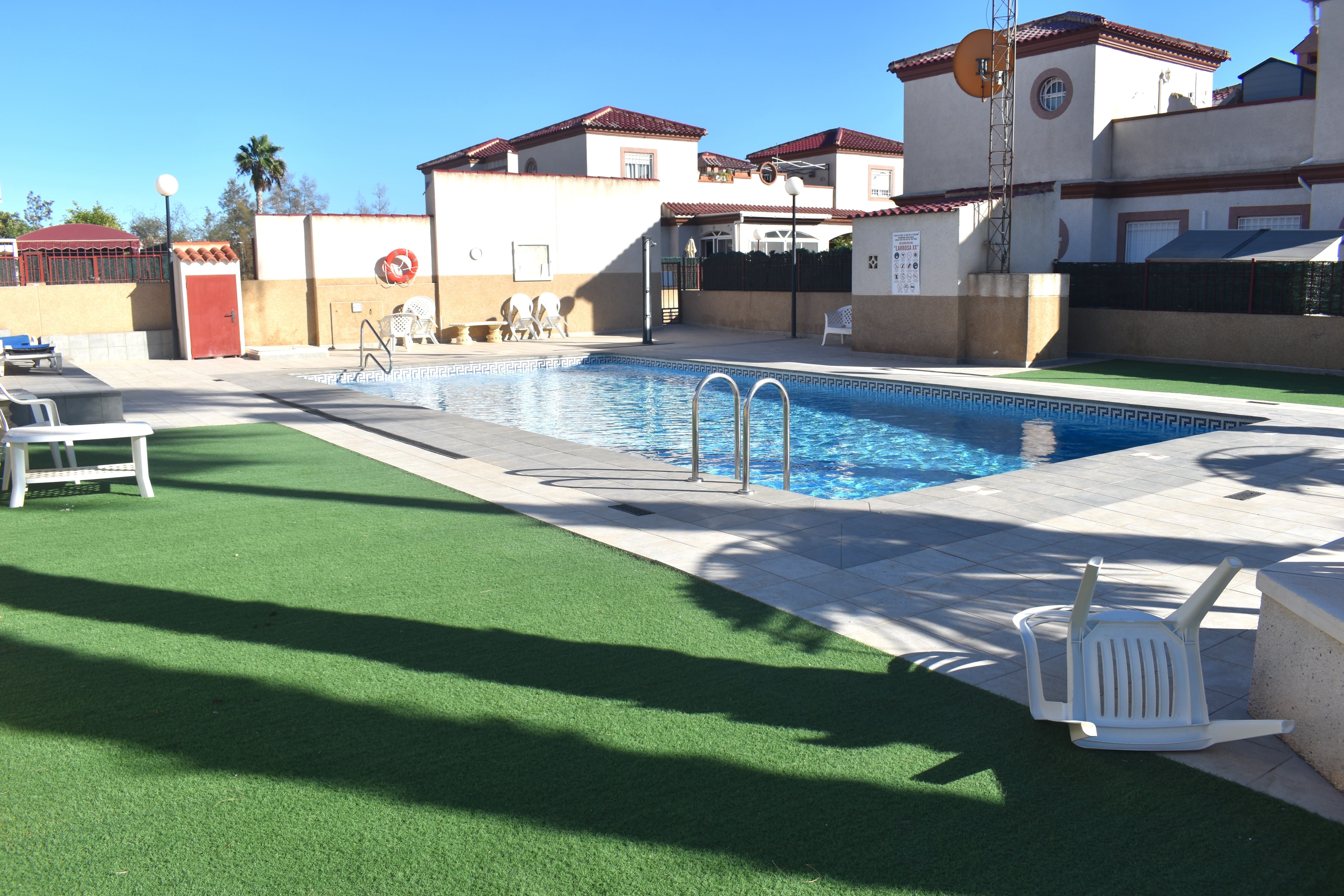 Piscina de Casa adosada en venda en San Fulgencio amb Aire condicionat, Calefacció i Jardí privat