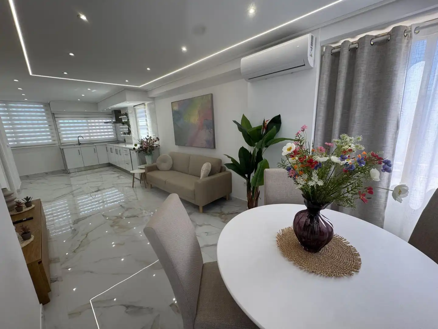 Sala d'estar de Pis en venda en Benidorm amb Aire condicionat, Moblat i Piscina comunitària