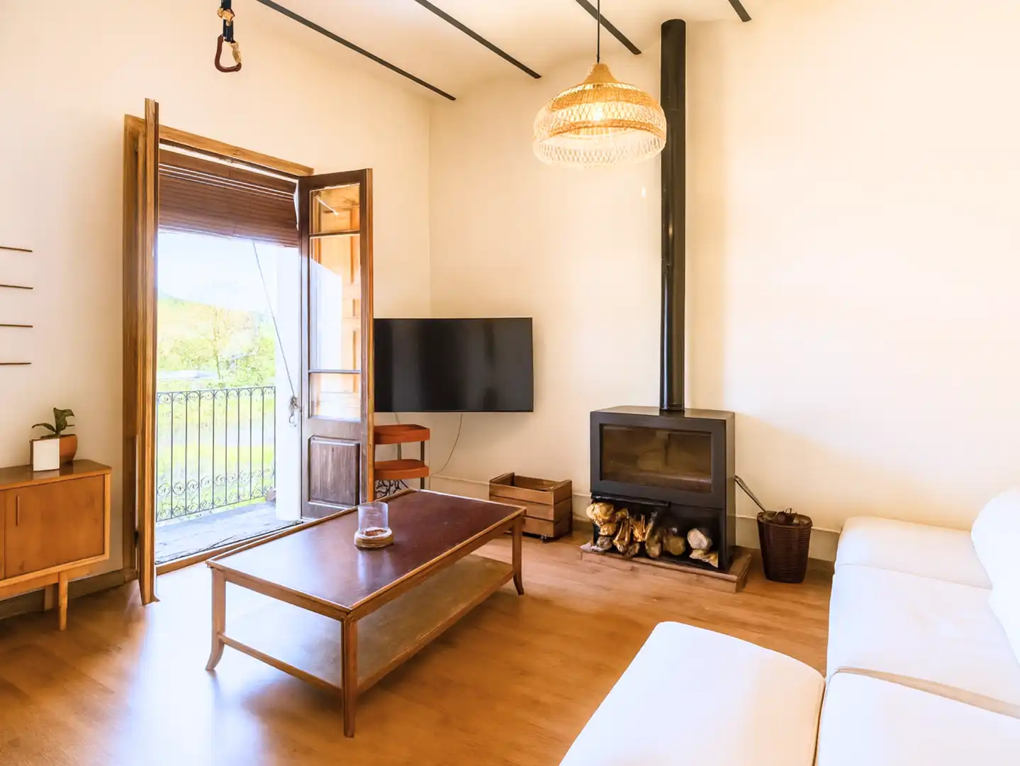 Sala d'estar de Apartament en venda en Sant Quirze de Besora amb Forn i Balcó
