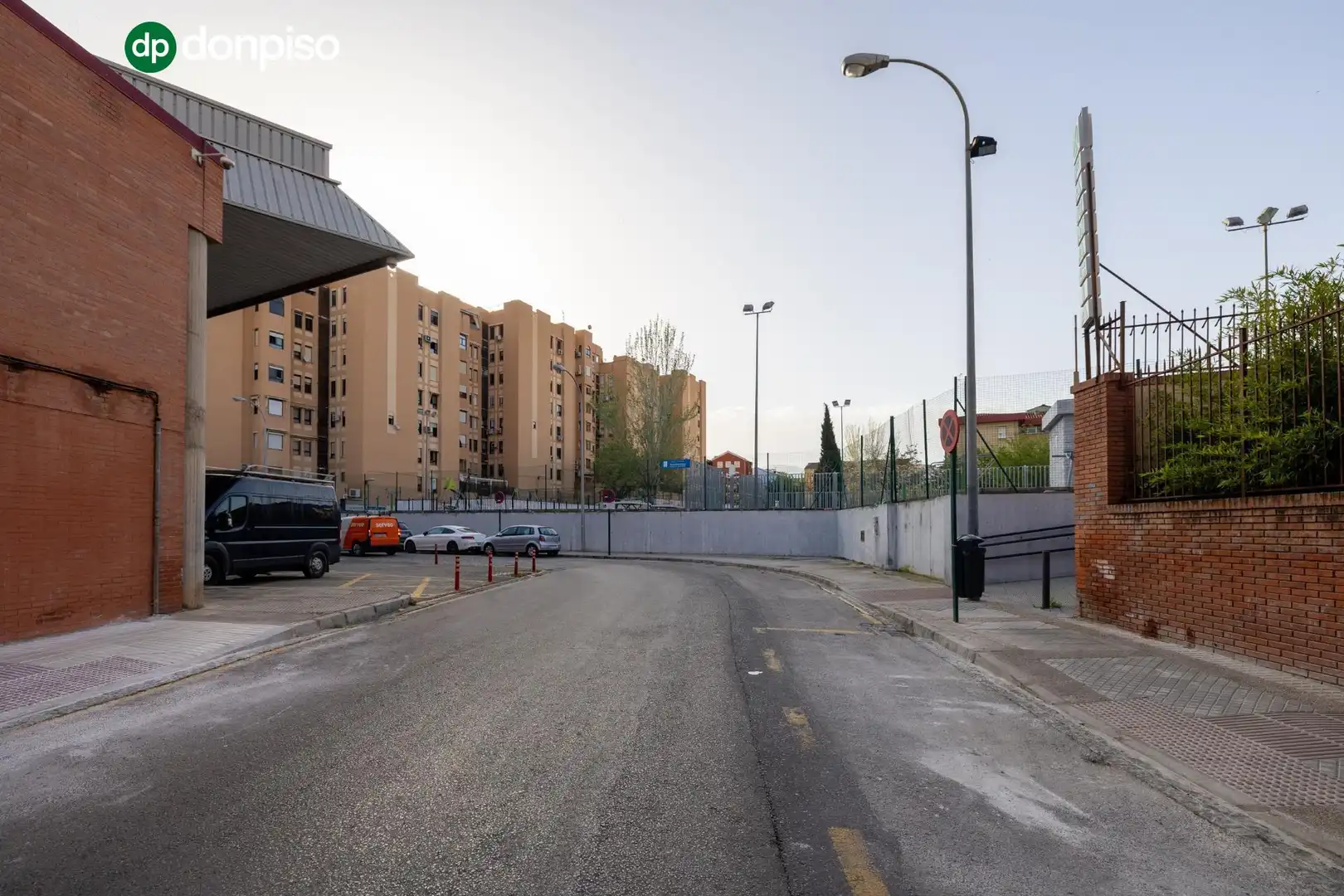 Vista exterior de Pis en venda en Granada amb Terrassa, Traster i Balcó