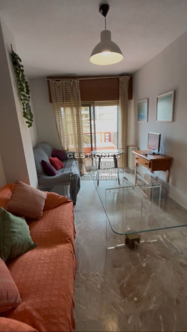 Dormitori de Àtic de lloguer en  Granada Capital amb Calefacció, Terrassa i Moblat