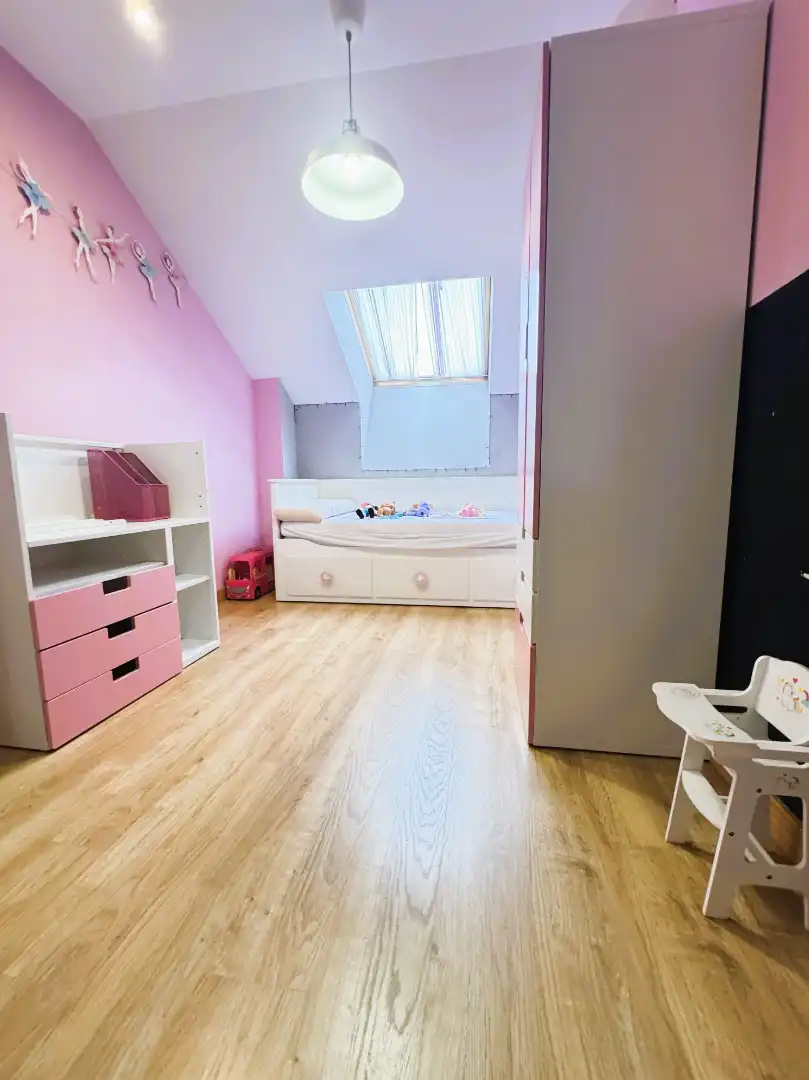 Habitación de Ático en venta en Avilés con Calefacción, Parquet y Terraza