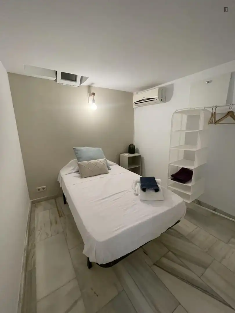 Habitación de Apartamento de alquiler en Madrid con Aire acondicionado, Calefacción y Amueblado