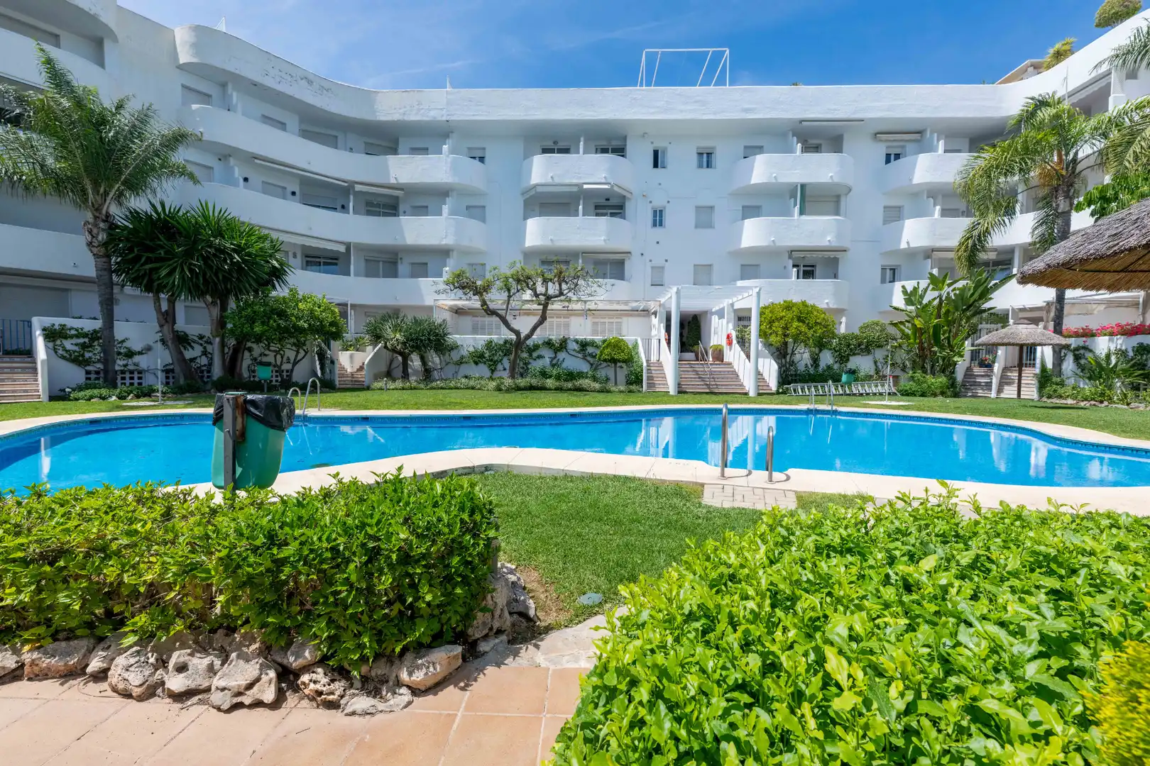 Vista exterior de Àtic en venda en Marbella amb Aire condicionat, Calefacció i Terrassa