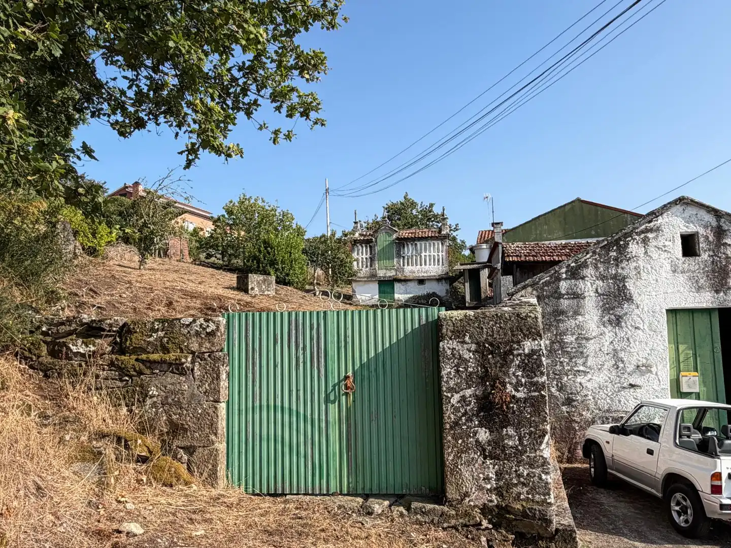Vista exterior de Casa adosada en venda en Marín amb Jardí privat