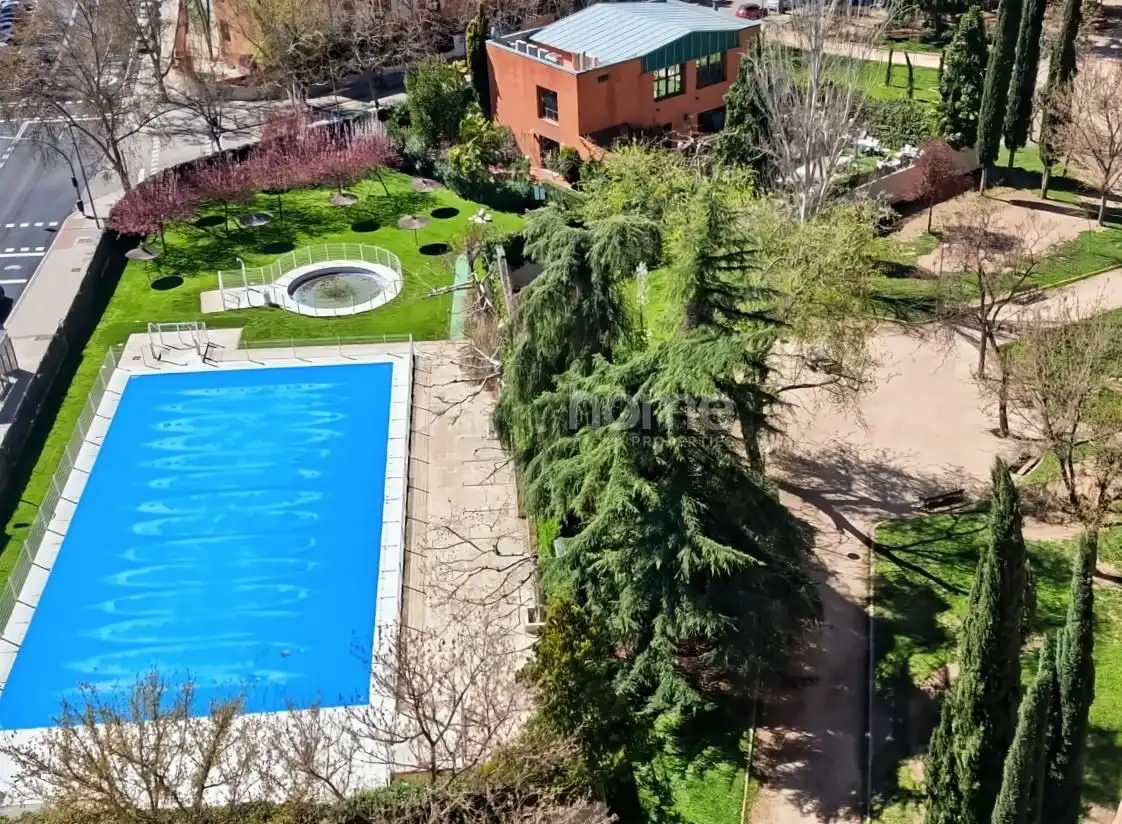 Swimming pool of Flat for sale in Madrid  with Air Conditioner, Heating and Terrace