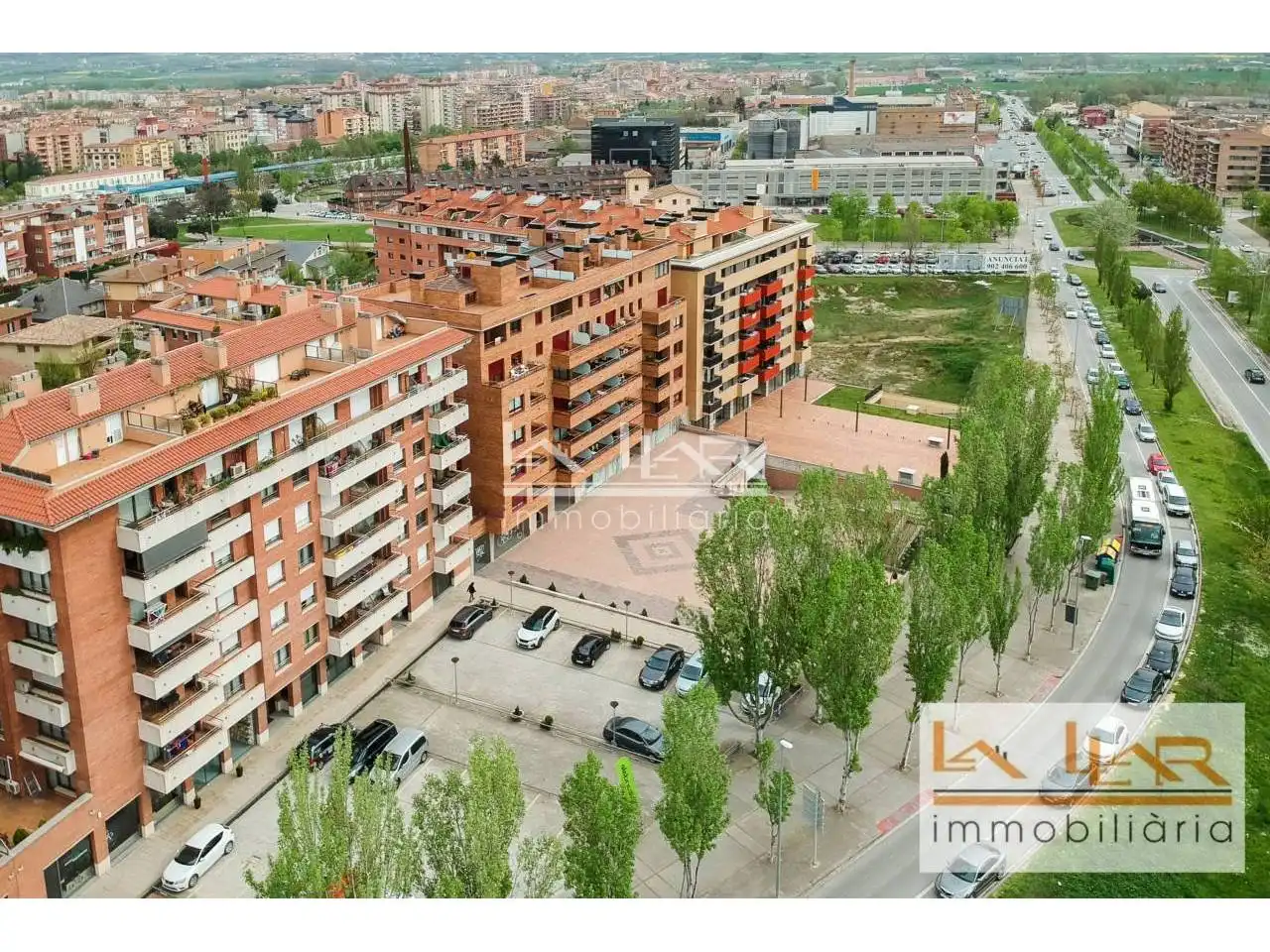 Locale commerciale in affitto a Calle Eix Onze de Setembre 44