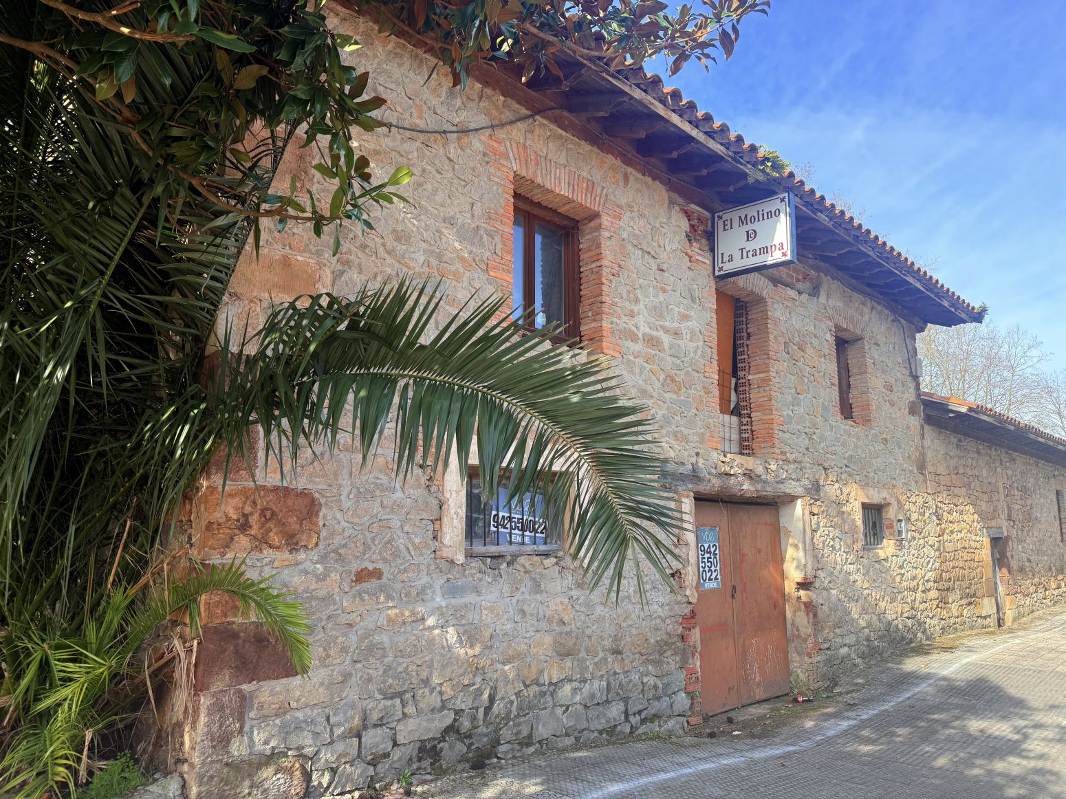 Vista exterior de Local en venda en Piélagos amb Terrassa