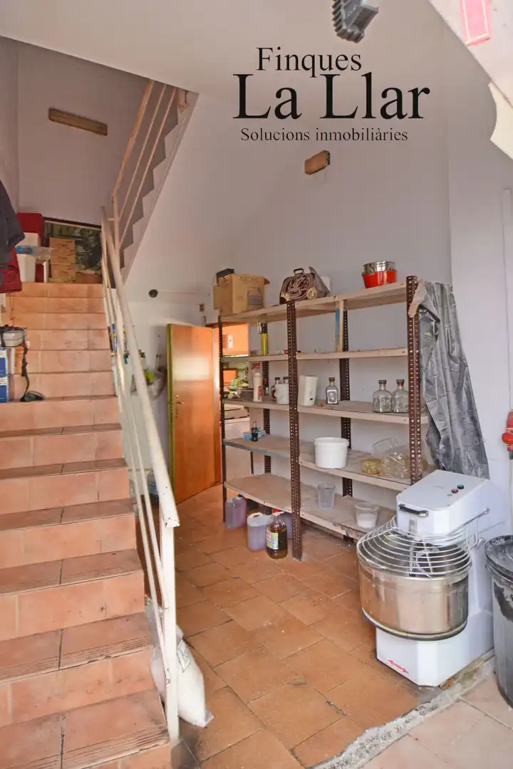 Commercial properties for sale in d'Ernest Lluch, Torrent Ballester
