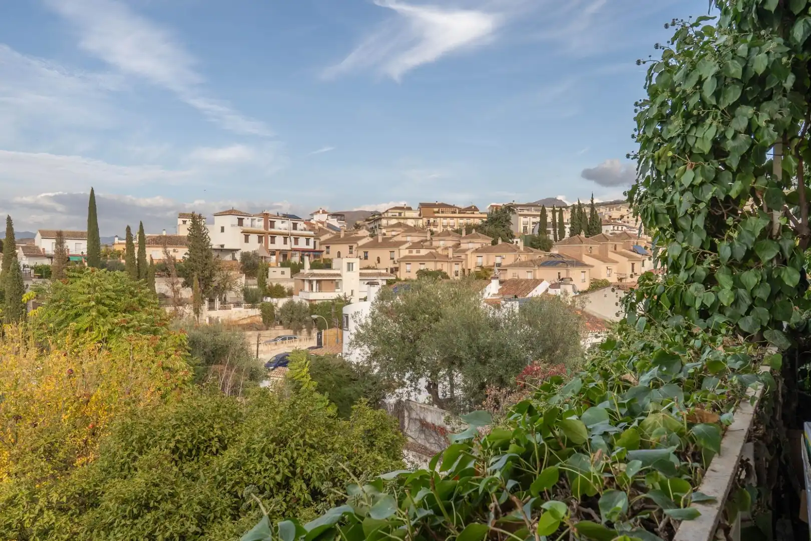 Vista exterior de Casa o xalet en venda en La Zubia amb Calefacció, Jardí privat i Terrassa