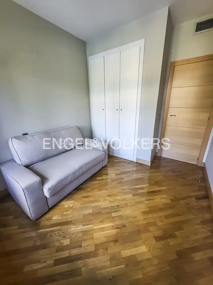 Balcony of Flat for rent in Madrid  with Air Conditioner, Heating and Private garden