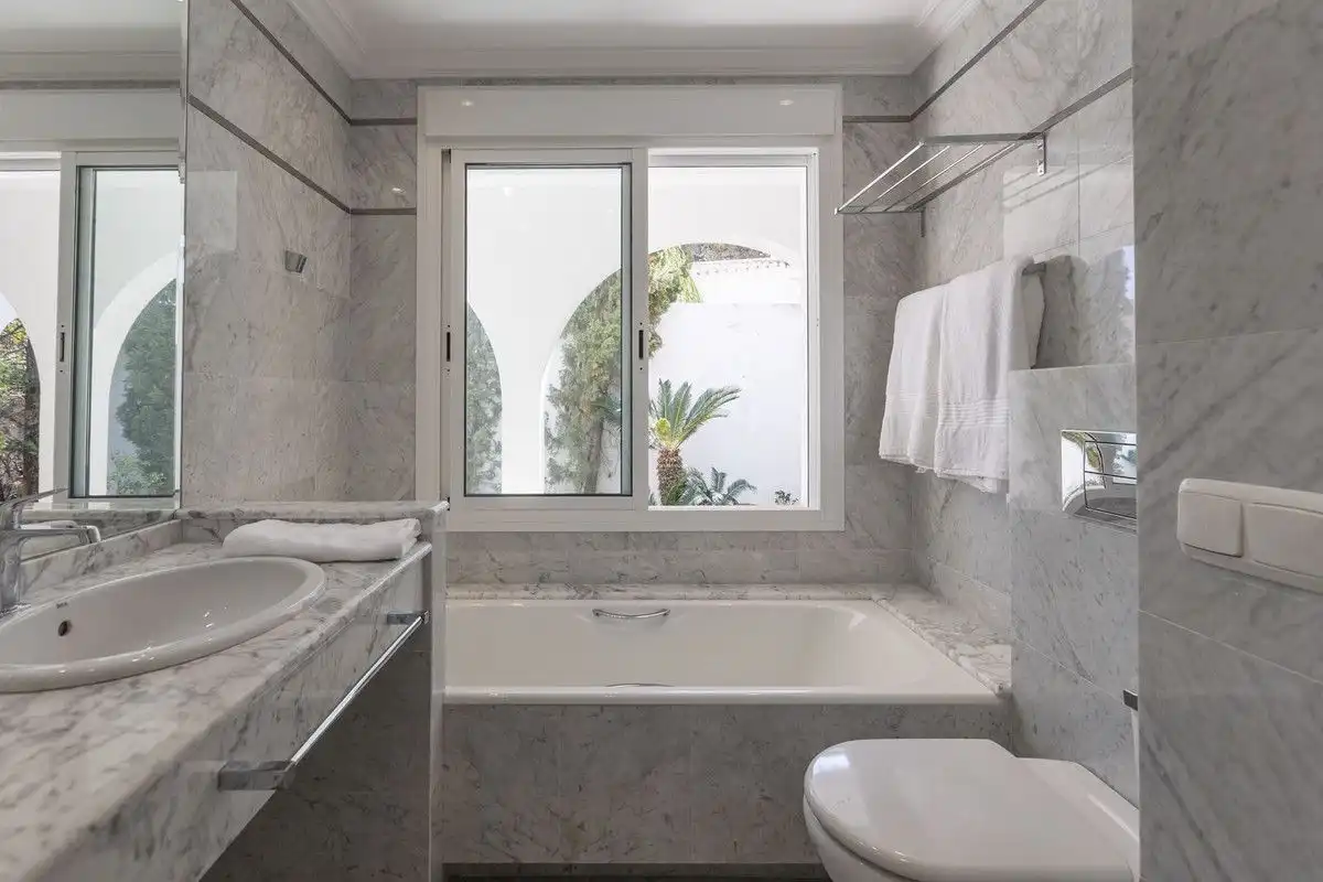 Bany de Casa o xalet en venda en Mijas amb Terrassa i Piscina comunitària